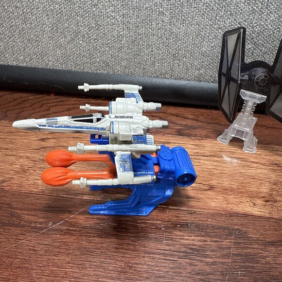 2015 Hot Wheels Star Wars Blast Attack Resistance X-Wing Fighter - Picture 4 of 6